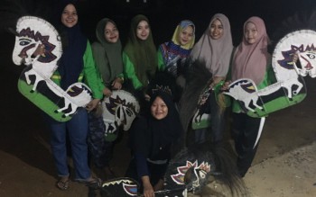 Melestarikan kebudayaan adat jawa kuda kepang di desa tegal arum oleh mahasiswa/i KKN STKIP-MB 