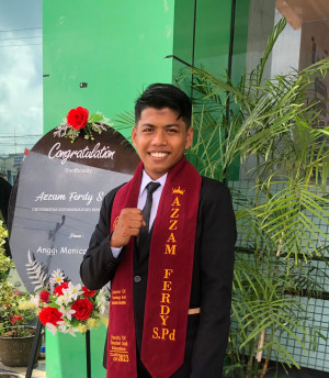  Alumni SMA Muhammadiyah: Kisah Inspiratif Superdi Lulus Skripsi dengan Prestasi Gemilang