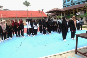 Semangat Mahasiswa PGSD Ikuti Lomba Senam Aerobik Penjaskes SD